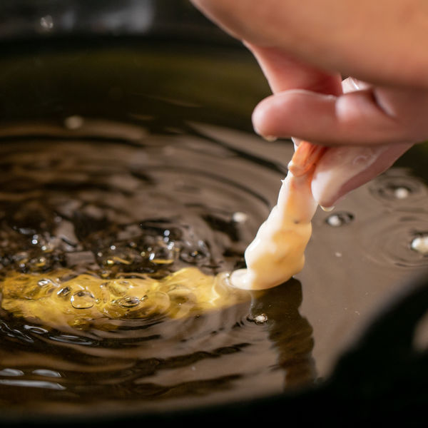 揚げたての天ぷらが直ぐに召し上がっていただけるカウンターです。