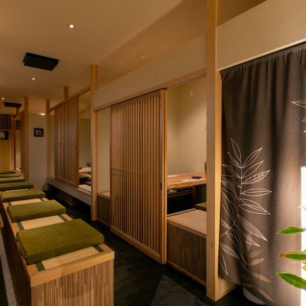 カウンターでゆっくり静かな時間をお一人様から楽しんでいただけます。