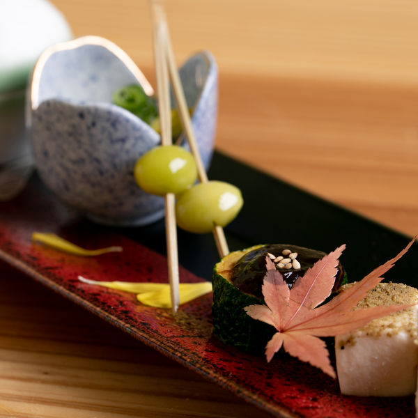 城崎駅から一駅で活け蟹が食べられます。